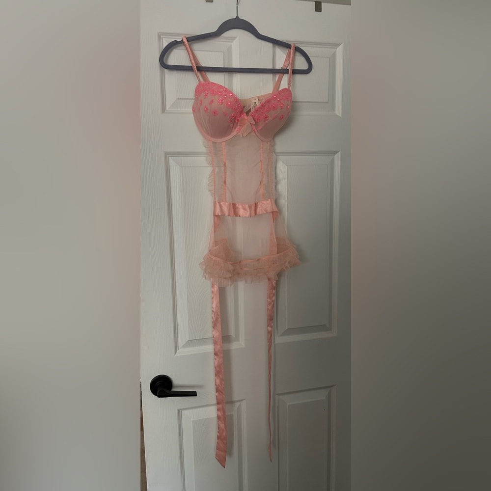 NWT Vintage 2012 Victoria’s Secret Lingerie Bra Skirt Size 36D